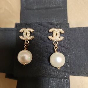 CHANEL Gold and Pearl Drop Earrings